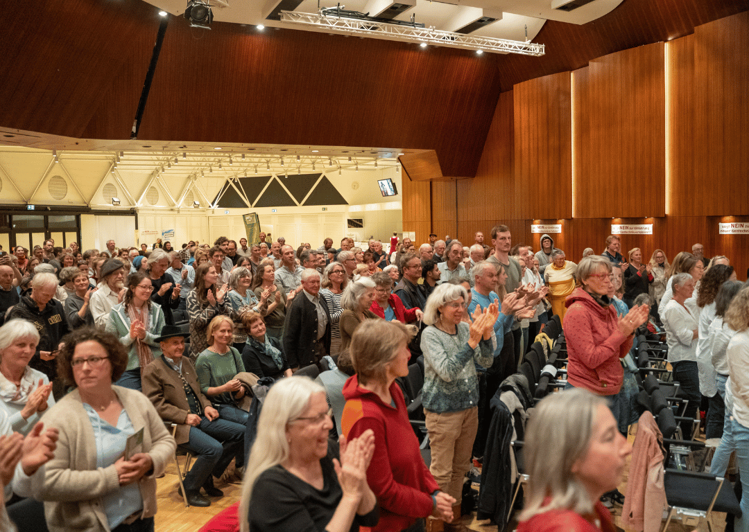 Vandana Shiva im Kuko bekommt tobenden Applaus